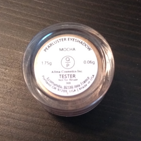 Alima Pure - Mocha Pearluster Eyeshadow - Picture 4 of 4